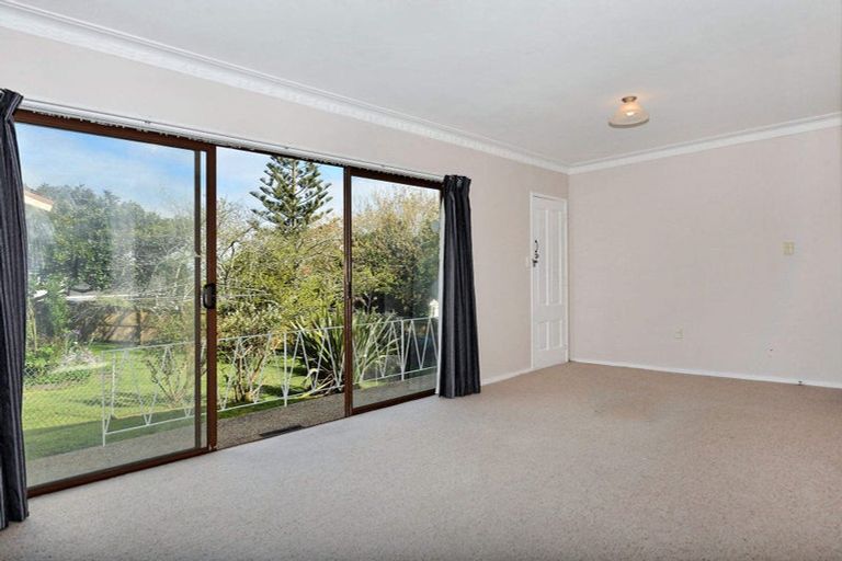 Photo of property in 2/222 Hillside Road, Papatoetoe, Auckland, 2025