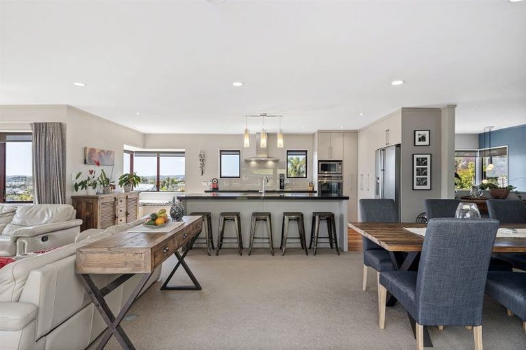 Photo of property in 15 Ballini Rise, West Harbour, Auckland, 0618