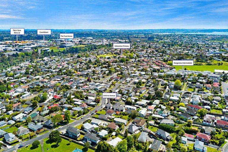 Photo of property in 14b Kirrie Avenue, Te Atatu South, Auckland, 0610