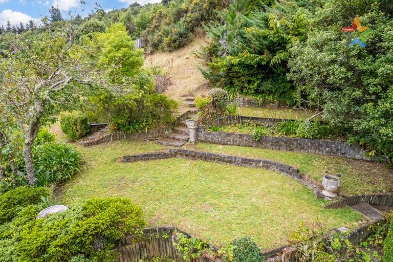 Photo of property in 5 Mokopuna Grove, Stokes Valley, Lower Hutt, 5019