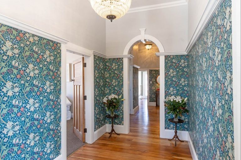 Photo of property in 260-262 High Street North, Carterton, 5713