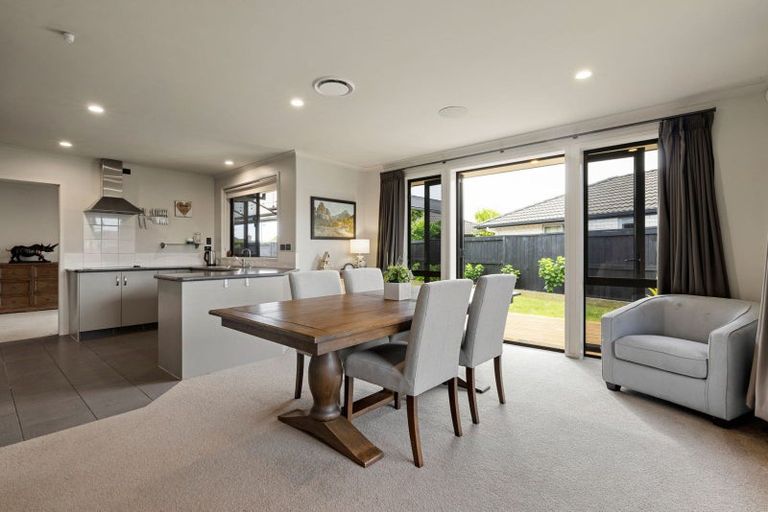 Photo of property in 32 Winchester Place, Rototuna North, Hamilton, 3210