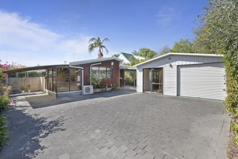 Photo of property in 1/5 Aorangi Place, Birkenhead, Auckland, 0626