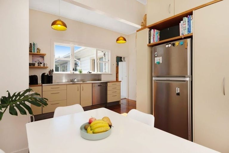 Photo of property in 16 Cockburn Street, Kilbirnie, Wellington, 6022