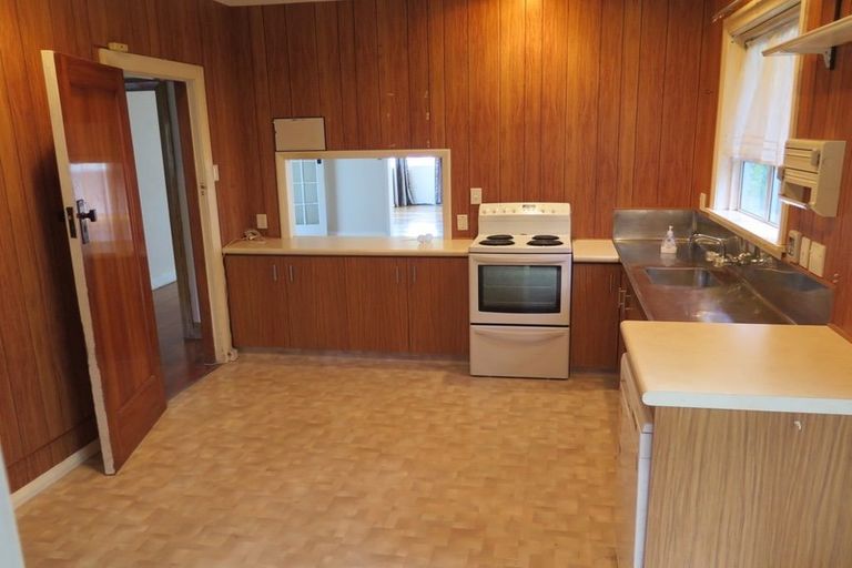 Photo of property in 28 Melbourne Road, Island Bay, Wellington, 6023