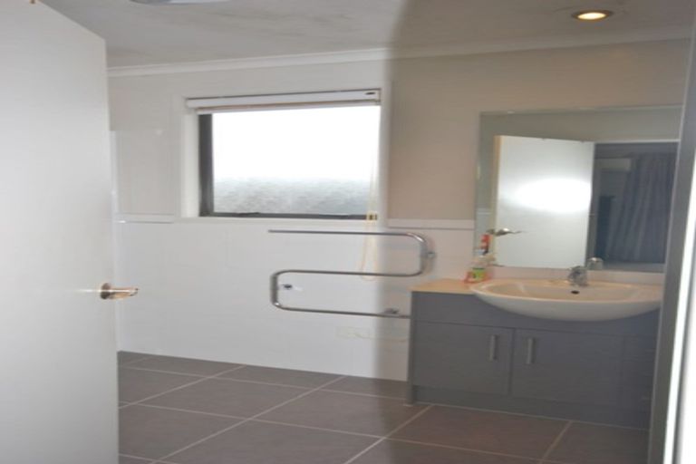 Photo of property in 22 Greenbough Lane, Greenhithe, Auckland, 0632