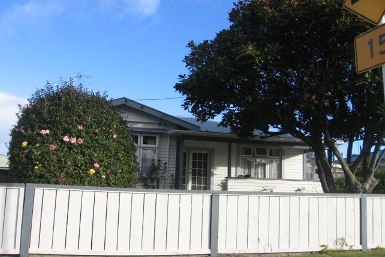 Photo of property in 4 Douglas Street, Waiwhetu, Lower Hutt, 5010