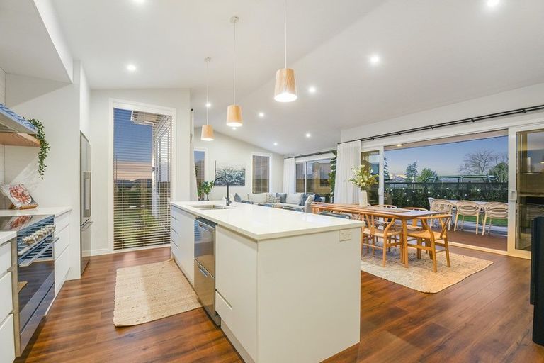 Photo of property in 24 Clifford Close, Leamington, Cambridge, 3432