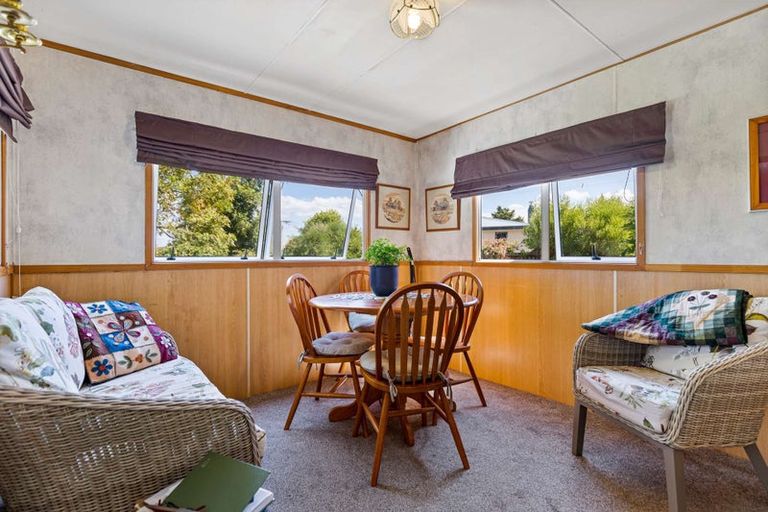 Photo of property in 4 Hugh Avenue, Hamurana, Rotorua, 3097