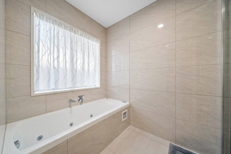 Photo of property in 17 Flora Place, Wattle Downs, Auckland, 2103