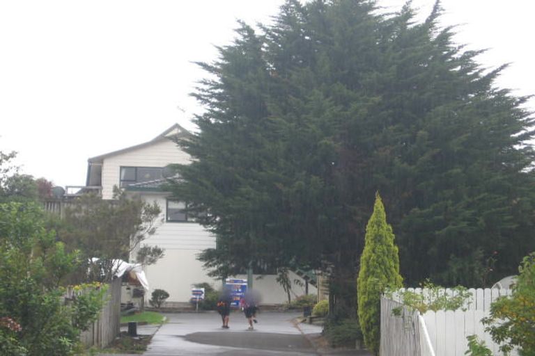 Photo of property in 2/15 Kupari Place, Totara Vale, Auckland, 0629