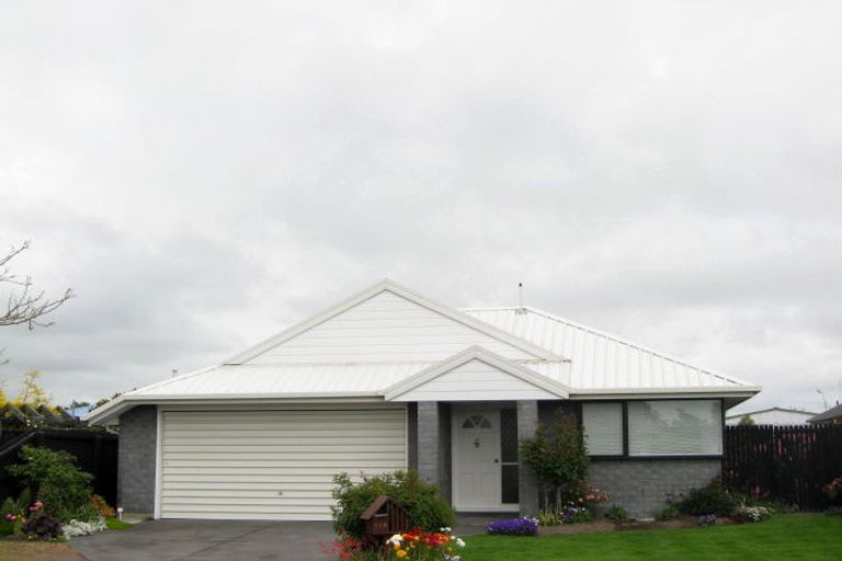 Photo of property in 2/10 Hibiscus Place, Redwood, Christchurch, 8051