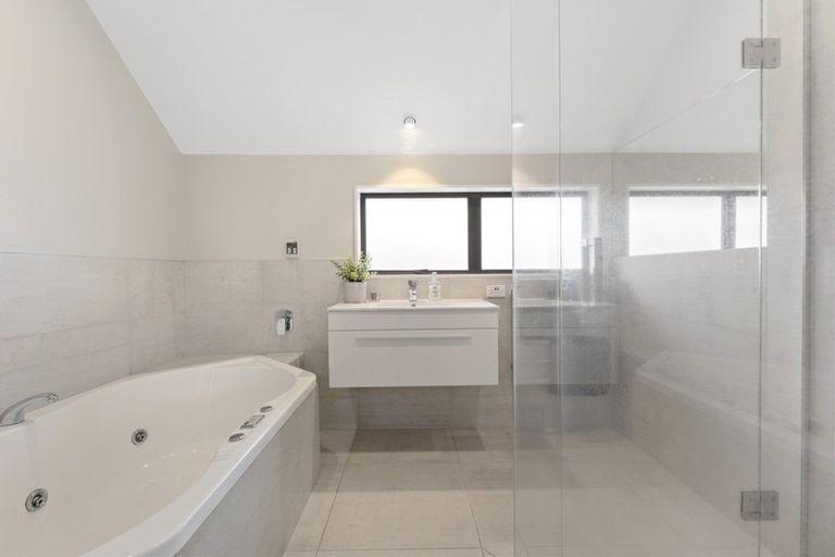 Photo of property in 14 Hanmer Place, Highbury, Palmerston North, 4412