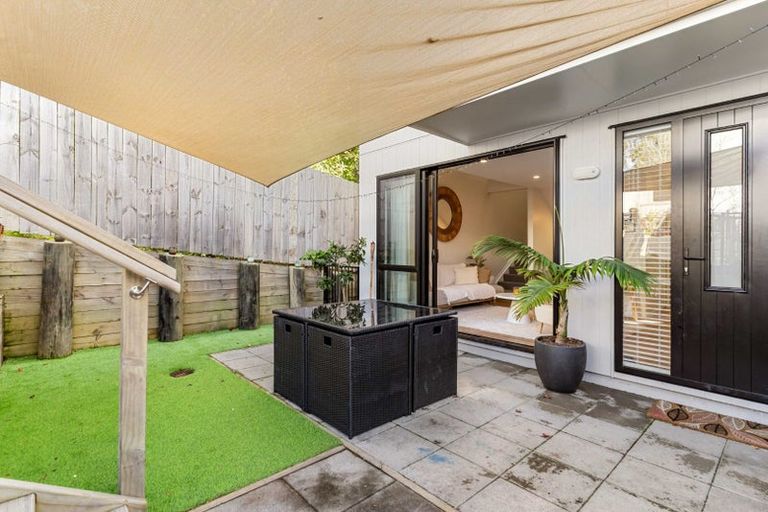 Photo of property in 23 Tokai Place, Glen Eden, Auckland, 0602