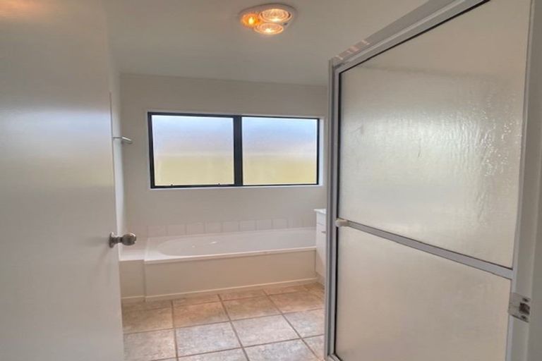 Photo of property in 73 Burswood Drive, Burswood, Auckland, 2013