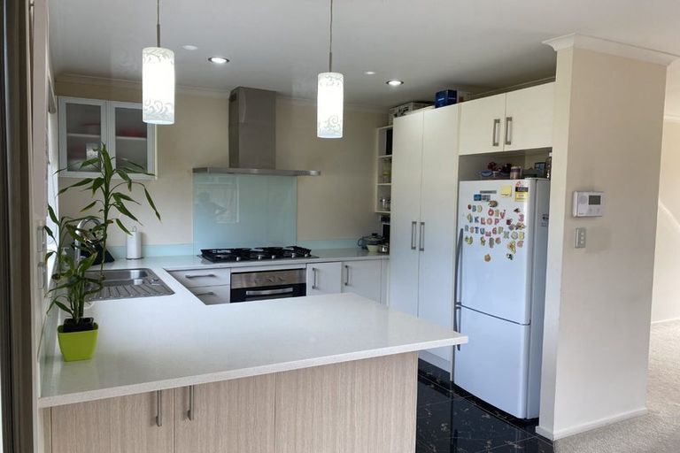 Photo of property in 106a Simpson Road, Henderson Valley, Auckland, 0614