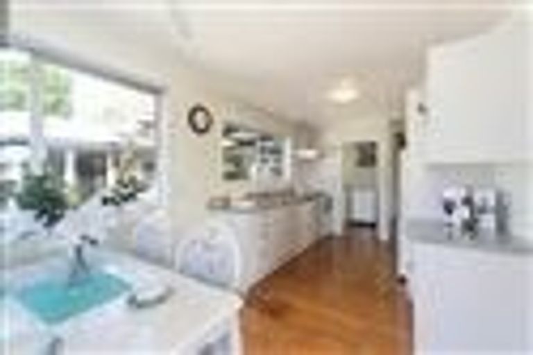 Photo of property in 1/17 Powrie Street, Glenfield, Auckland, 0629