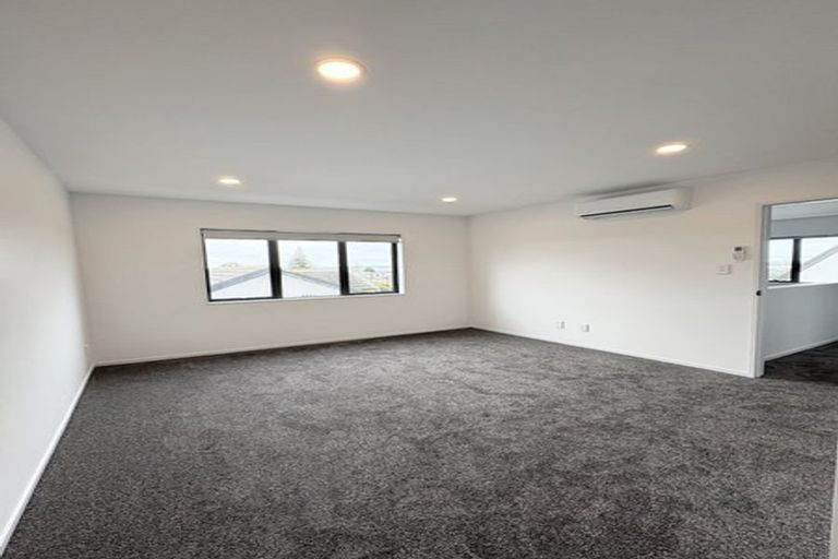 Photo of property in 14b Elcoat Avenue, Te Atatu South, Auckland, 0610