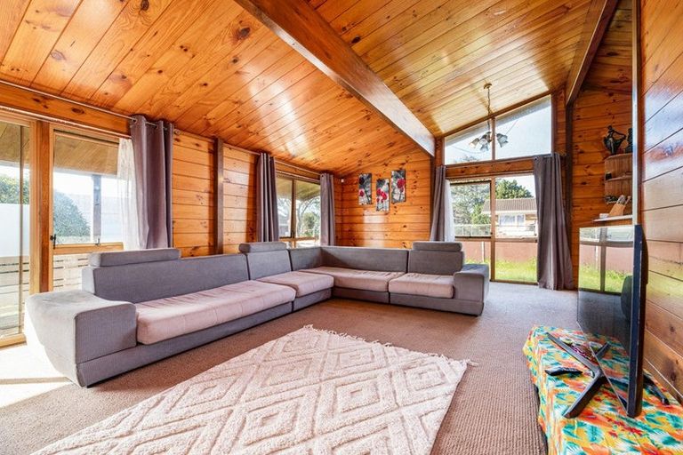 Photo of property in 1 Norman Spencer Drive, Papatoetoe, Auckland, 2104