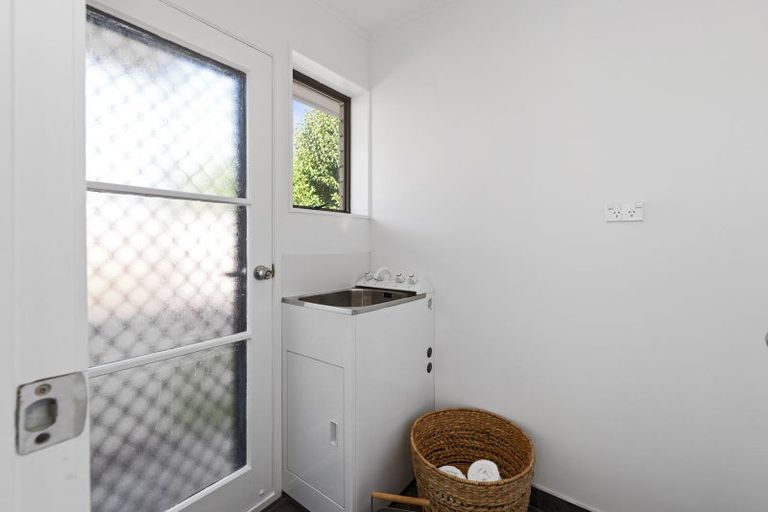 Photo of property in 2/237 Edmonton Road, Te Atatu South, Auckland, 0610