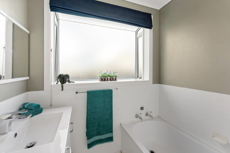 Photo of property in 54 Brightwater Crescent, Totara Park, Upper Hutt, 5018