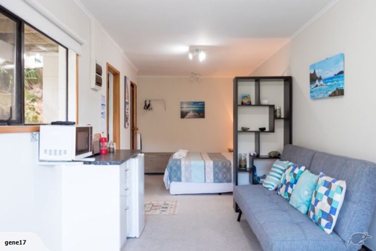 Photo of property in 21 Du Fresne Place, Russell, 0202