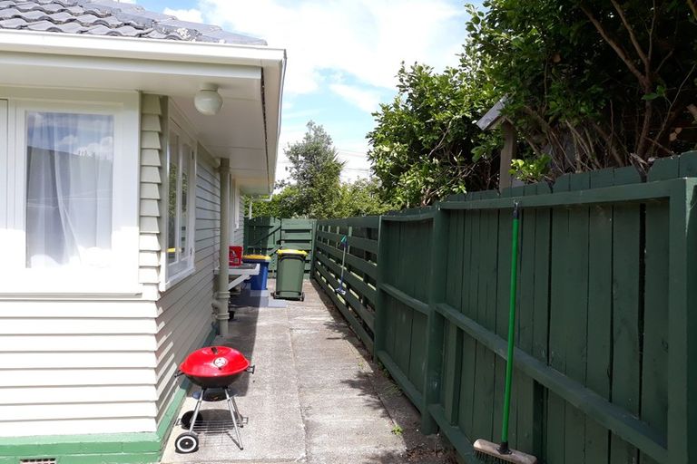 Photo of property in 39 Titoki Street, Te Atatu Peninsula, Auckland, 0610