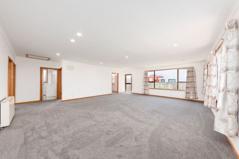 Photo of property in 122 Yaldhurst Road, Sockburn, Christchurch, 8042