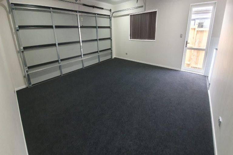 Photo of property in 28 Koroheke Road, Takanini, 2110