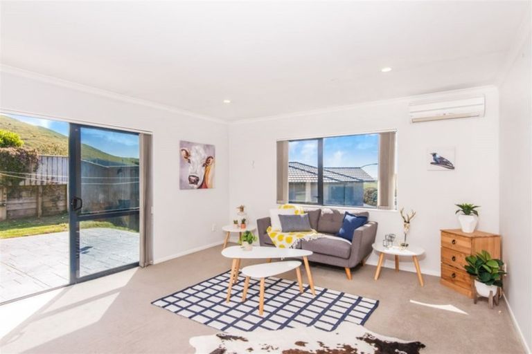 Photo of property in 2 Comber Place, Johnsonville, Wellington, 6037