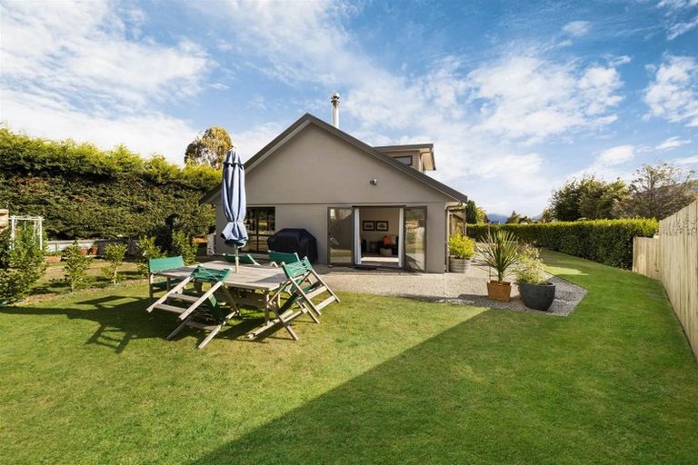 Photo of property in 77 Oregon Drive, Kelvin Heights, Queenstown, 9300