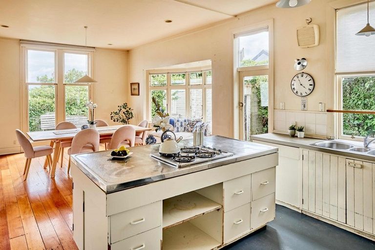 Photo of property in 39 Upland Road, Kelburn, Wellington, 6012