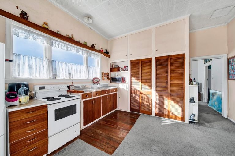 Photo of property in 35 Gladstone Street, Hawera, 4610