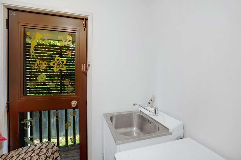 Photo of property in 2/10 Kirklow Place, Goodwood Heights, Auckland, 2105