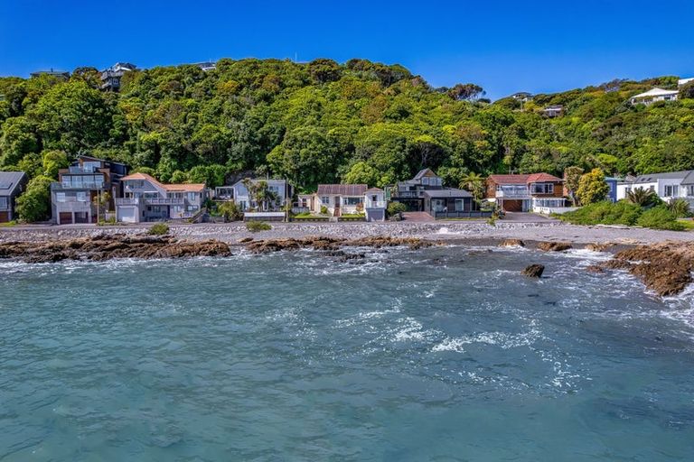 Photo of property in 17 Moana Road, Plimmerton, Porirua, 5026