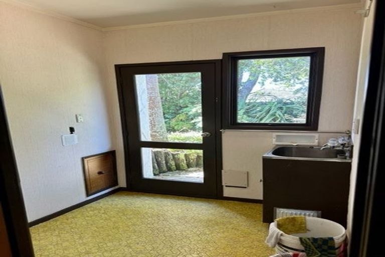 Photo of property in 6 Matanui Street, Northcote, Auckland, 0627