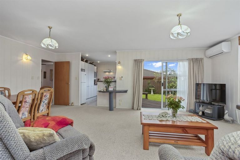 Photo of property in 33b Kirby Street, Glendene, Auckland, 0602