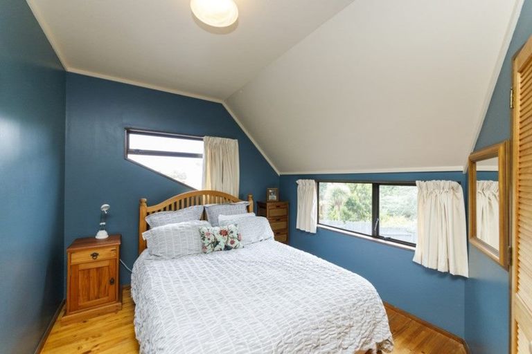 Photo of property in 11 Hillgrove Place, Fitzherbert, Palmerston North, 4410