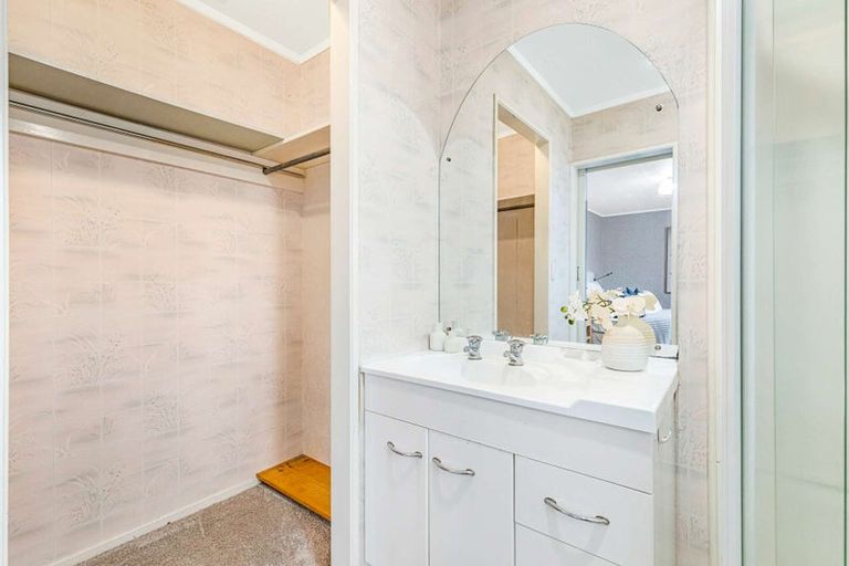 Photo of property in 10 Gemini Place, Kawaha Point, Rotorua, 3010