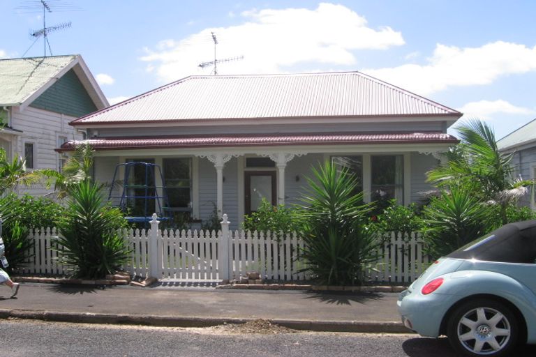 Photo of property in 36 Church Street, Devonport, Auckland, 0624
