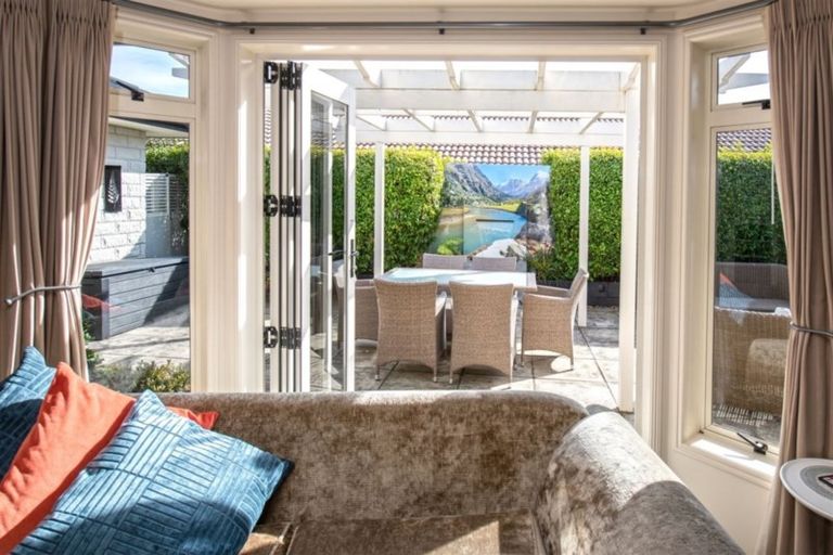 Photo of property in 2 Redhaven Place, Bethlehem, Tauranga, 3110