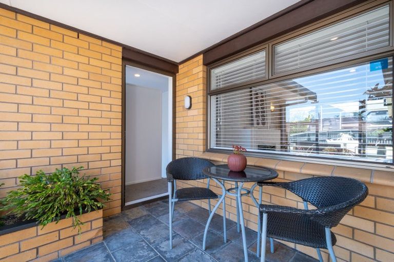 Photo of property in 25 Marina View Drive, West Harbour, Auckland, 0618