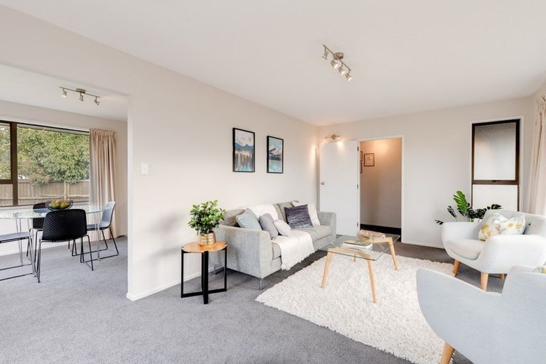 Photo of property in 21 Clivedon Place, Redwood, Christchurch, 8051