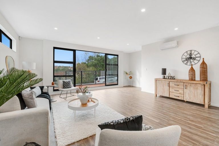 Photo of property in 12 Pleasant Way, Matakatia, Whangaparaoa, 0930