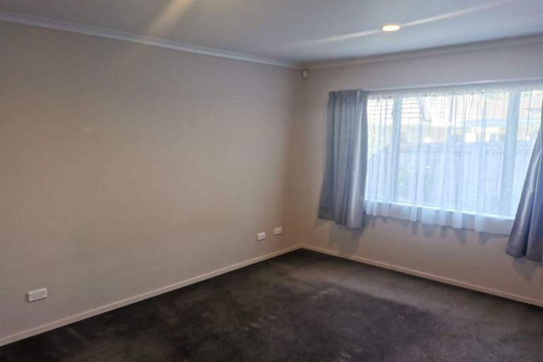 Photo of property in 41 Taikata Road, Te Atatu Peninsula, Auckland, 0610