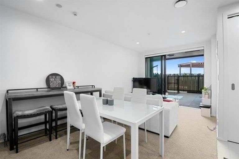 Photo of property in 208/6 Waikumete Road, Glen Eden, Auckland, 0602