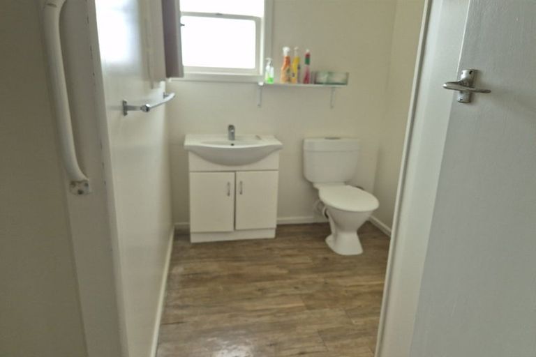 Photo of property in 40 Forest Hill Road, Henderson, Auckland, 0612