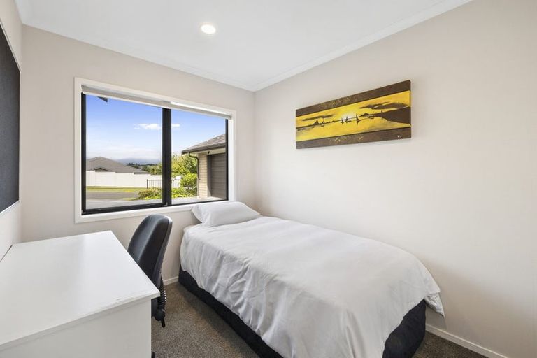 Photo of property in 12 Anderson Way, Highlands Park, New Plymouth, 4312