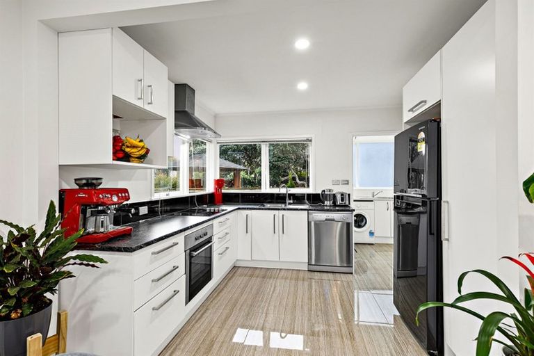 Photo of property in 1/21 East Coast Road, Milford, Auckland, 0620