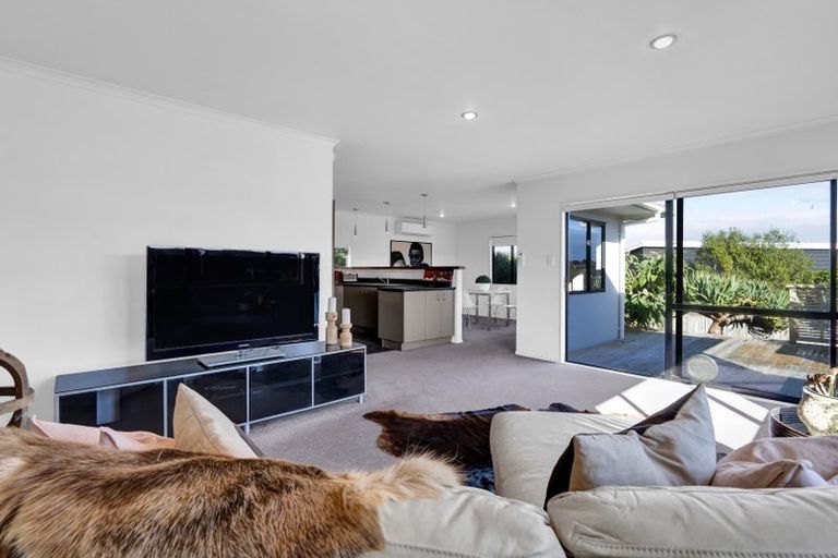 Photo of property in 76 Oranga Street, Westown, New Plymouth, 4310